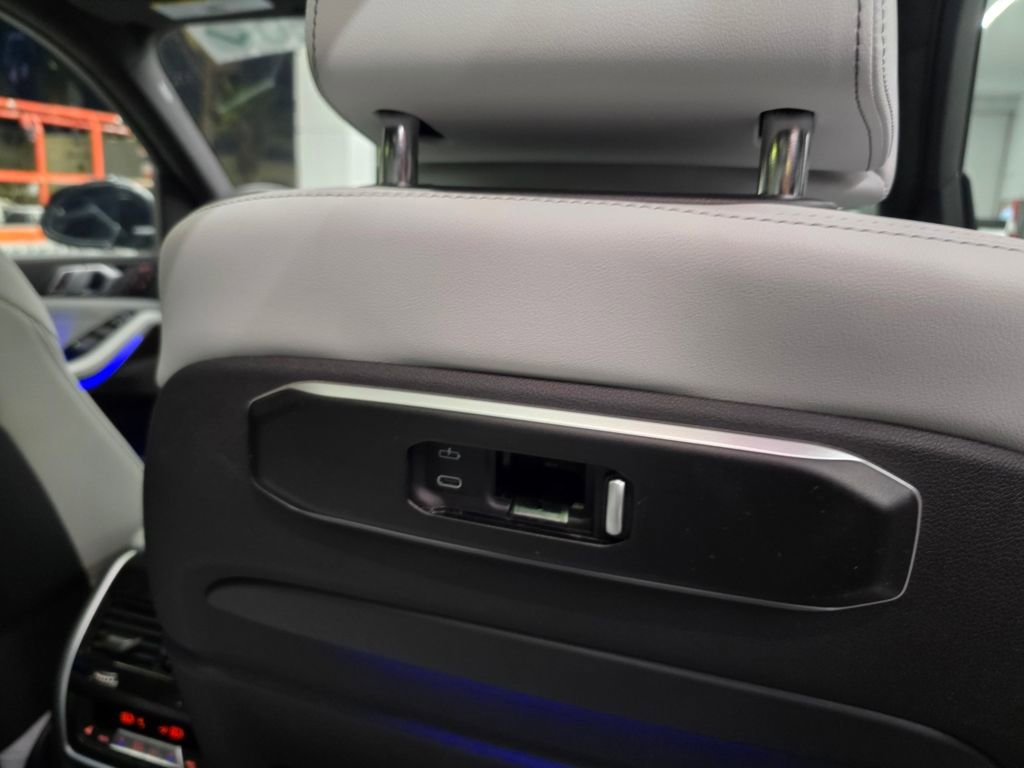 Used 2023 BMW X7 xDrive40i w/ Executive Package image 38