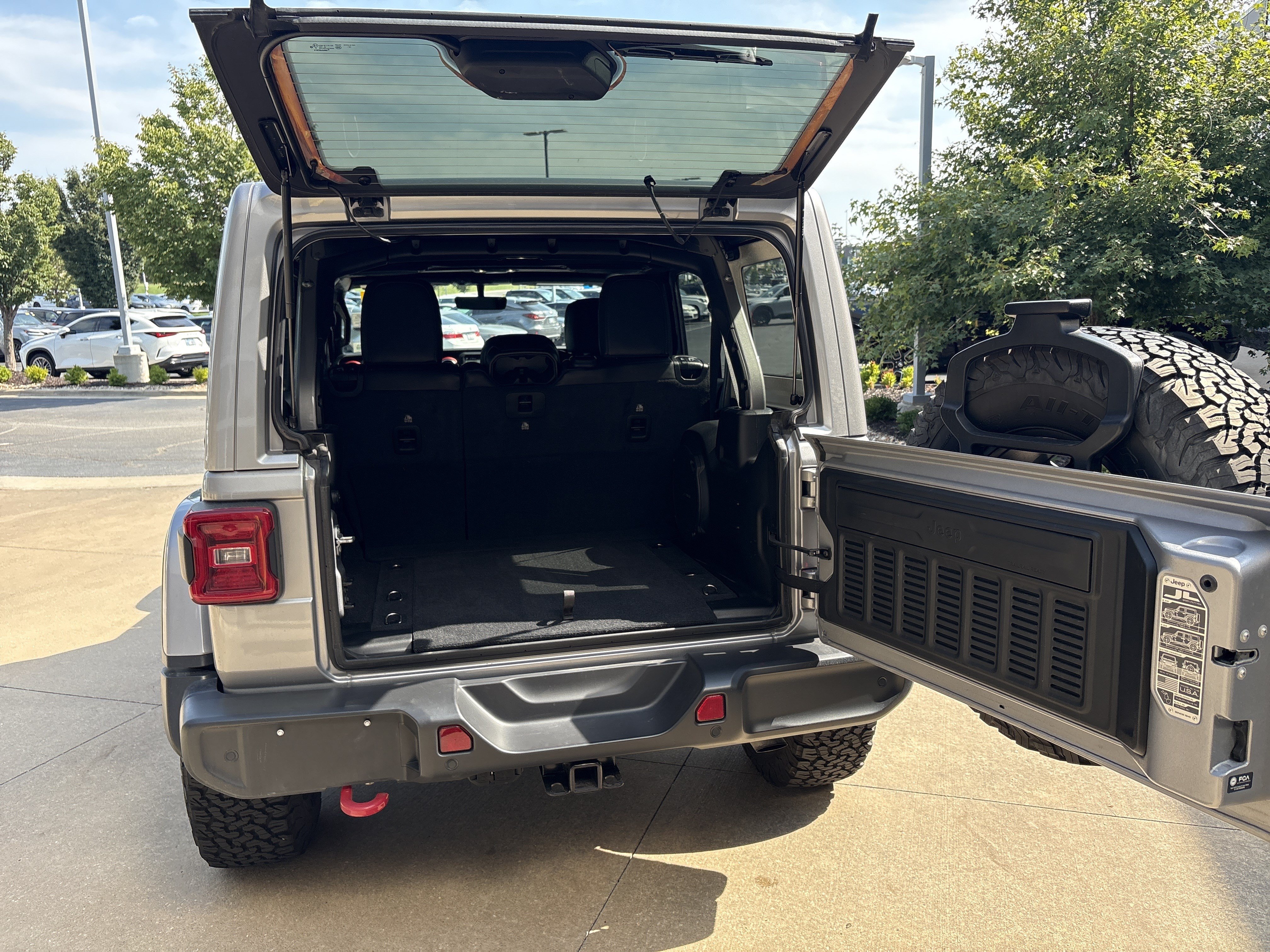 Used 2021 Jeep Wrangler Unlimited Rubicon AWD/4WD image 31