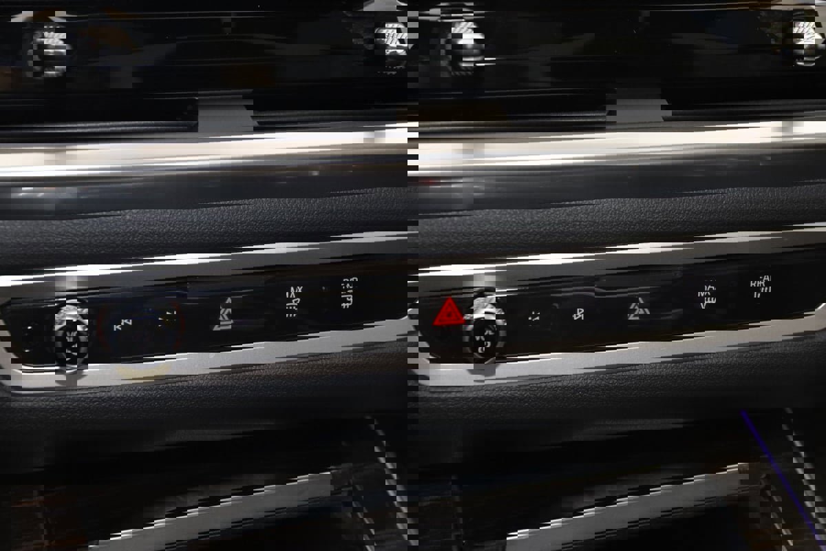 Used 2023 BMW X7 M60i w/ Executive Package image 41