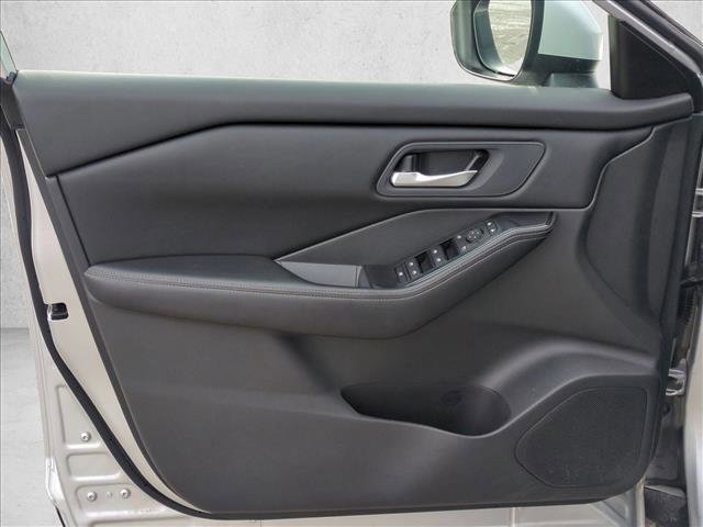 Used 2024 Nissan Rogue SV image 10