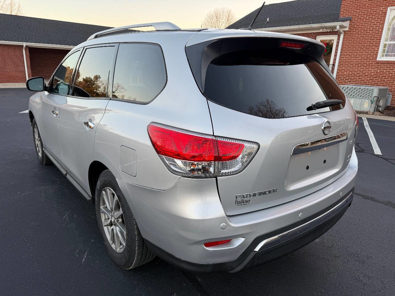 Used 2014 Nissan Pathfinder SV image 5
