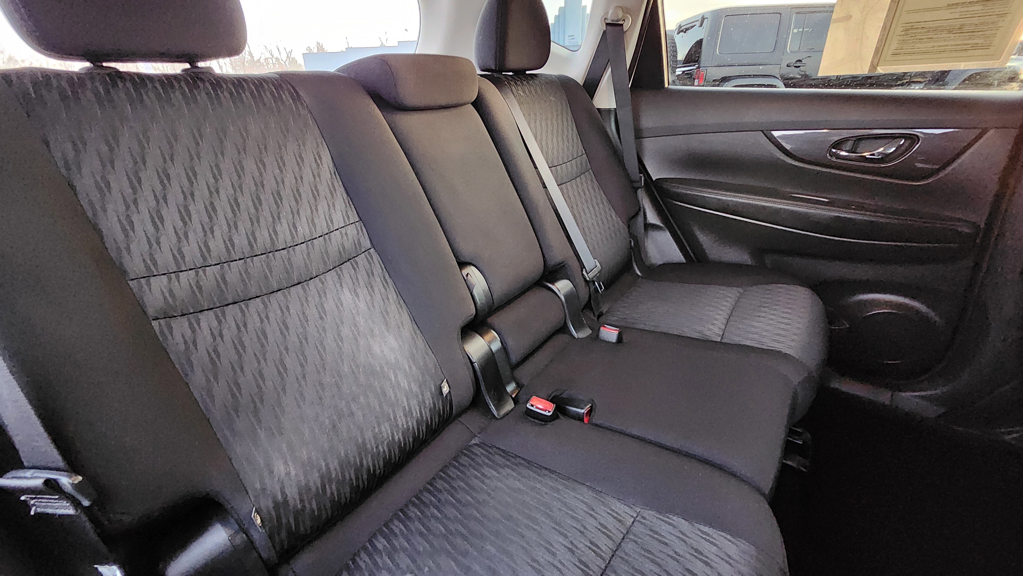 Used 2018 Nissan Rogue SV image 20