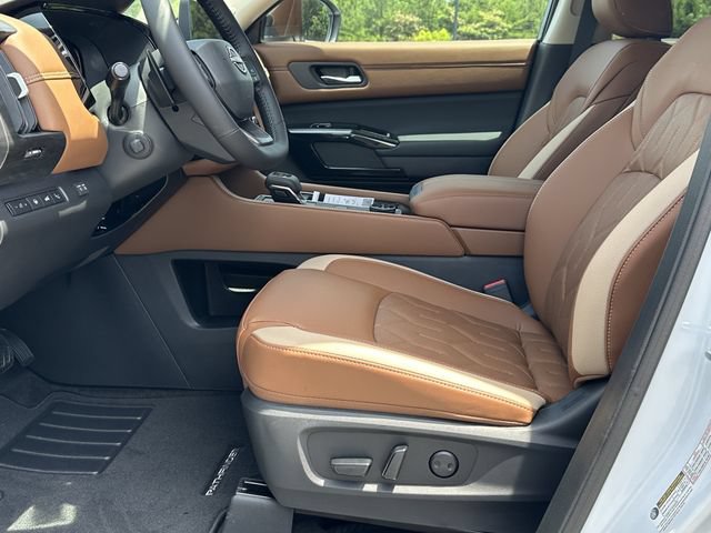 New 2026 Nissan Pathfinder Platinum AWD/4WD image 11