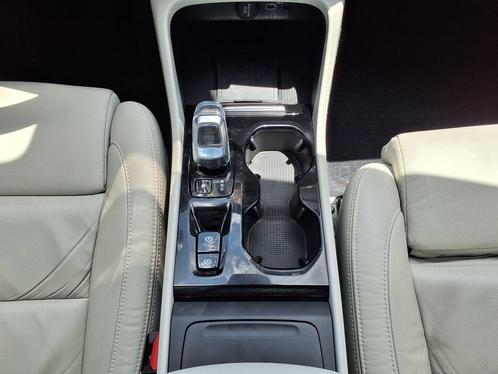 Certified 2023 Volvo XC40 B5 Ultimate w/ Protection Package Premier AWD/4WD image 30