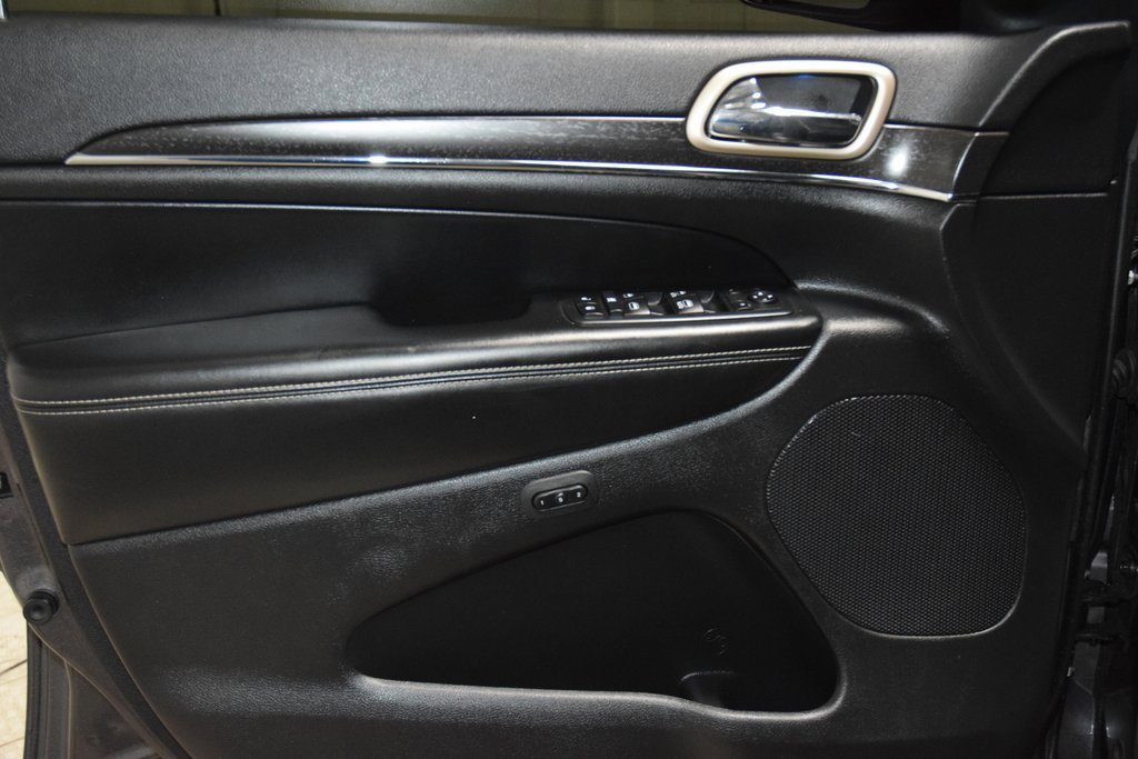 Used 2017 Jeep Grand Cherokee Limited image 48