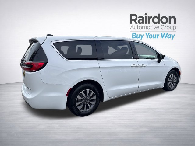Used 2024 Chrysler Pacifica Limited FWD image 7