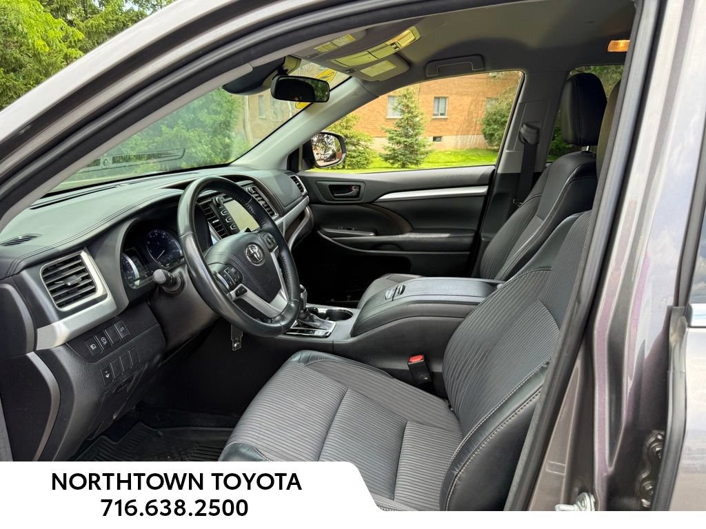 Used 2018 Toyota Highlander Plus AWD/4WD image 10