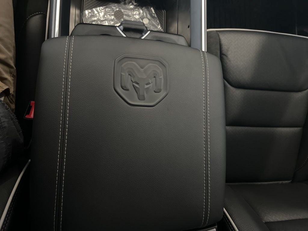 New 2026 RAM 1500 Laramie AWD/4WD image 18