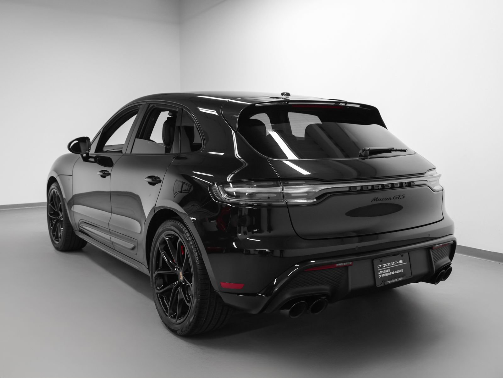Certified 2023 Porsche Macan GTS image 3