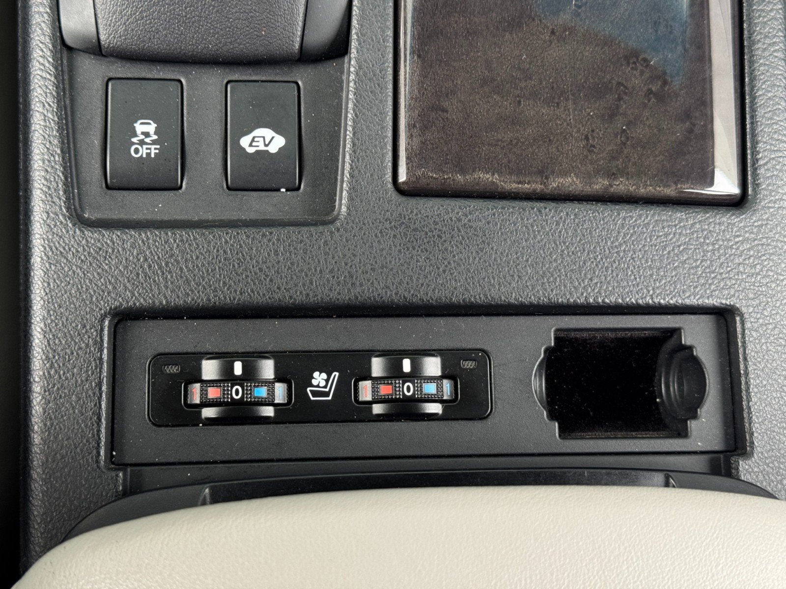 Used 2015 Lexus RX 450h FWD image 33