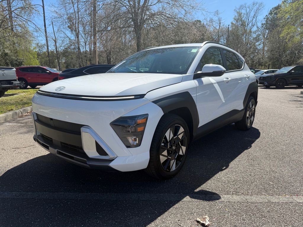 Used 2025 Hyundai Kona SEL image 2
