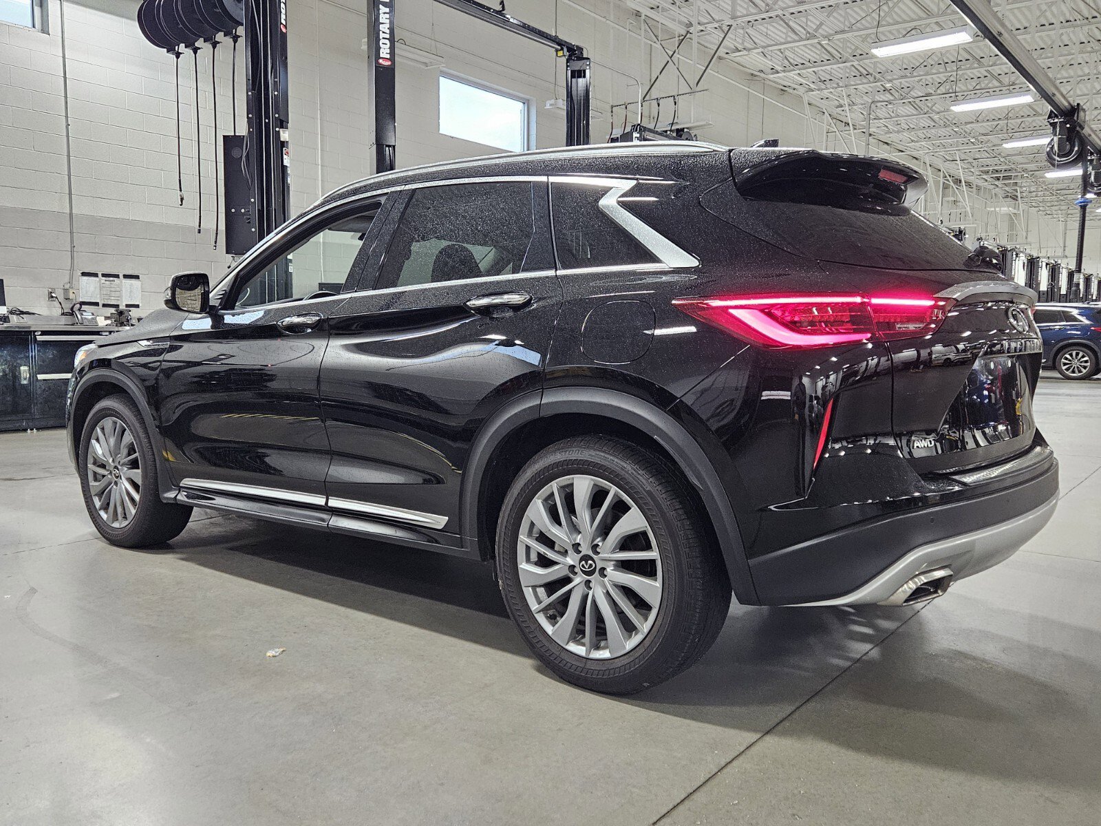 Certified 2025 INFINITI QX50 Luxe w/ Accent Package image 4