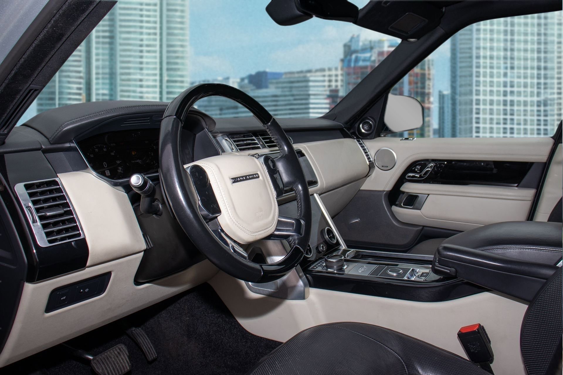 Used 2018 Land Rover Range Rover HSE image 5