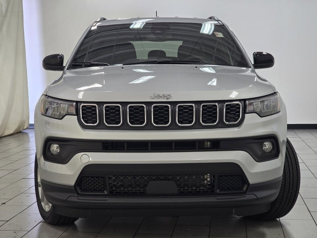 Used 2024 Jeep Compass Latitude image 11