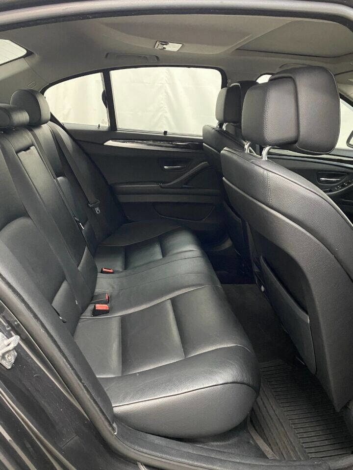 Used 2011 BMW 550i xDrive Sedan AWD/4WD image 12