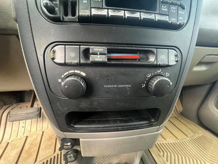 Used 2003 Dodge Caravan Sport FWD image 26