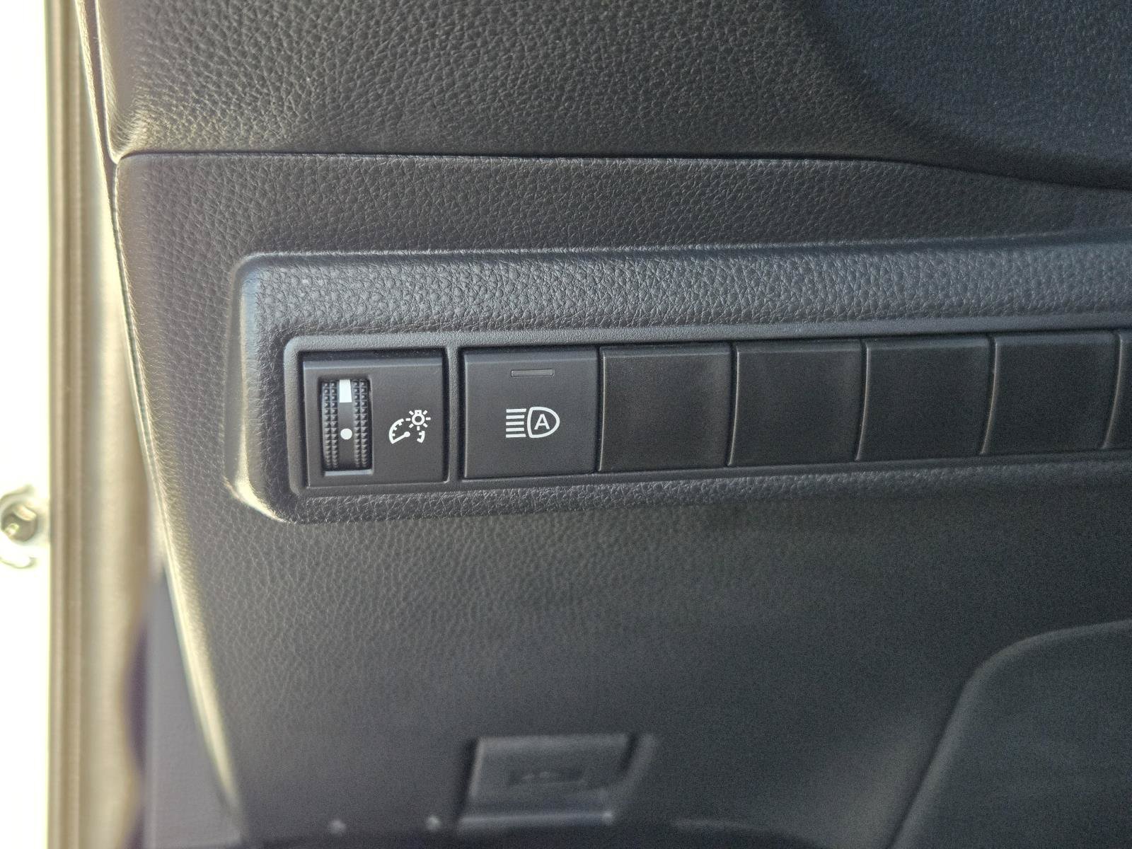 Used 2026 Toyota Corolla SE FWD image 19