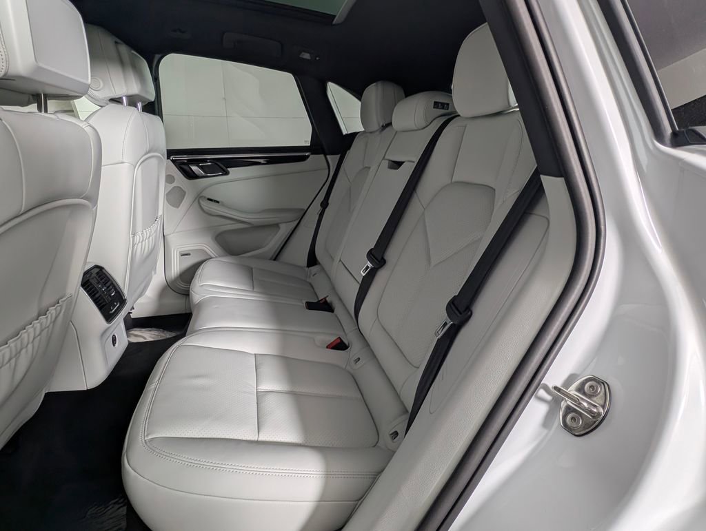 New 2026 Porsche Macan image 24