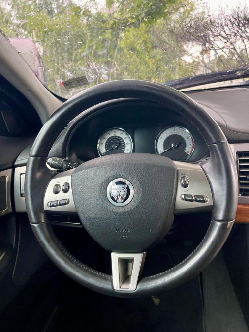Used 2009 Jaguar XF Luxury RWD image 16