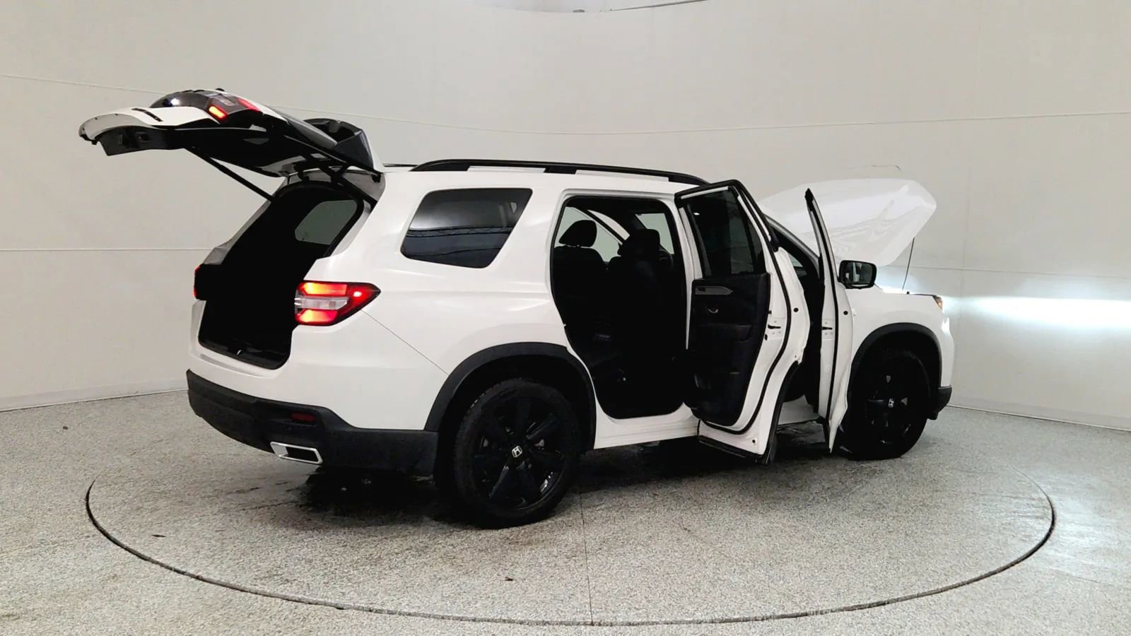 Used 2025 Honda Pilot Black Edition image 12