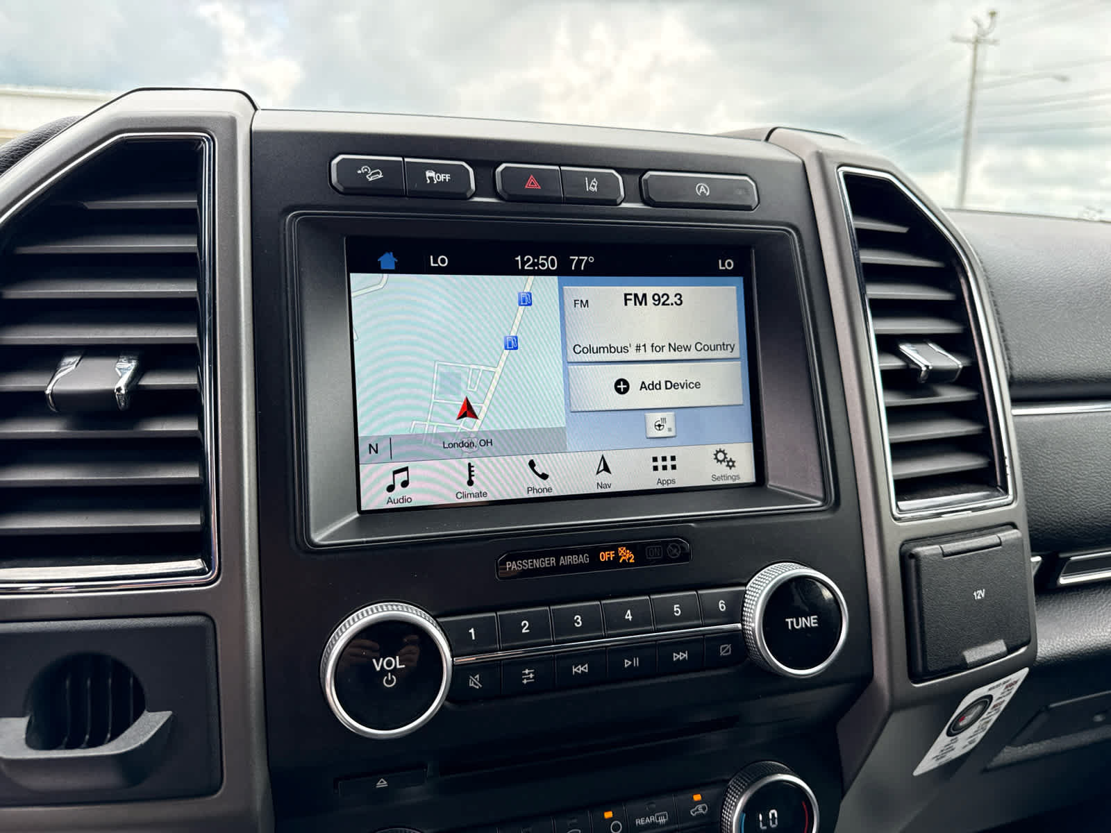 Used 2018 Ford Expedition XLT w/ Equipment Group 202A AWD/4WD image 15