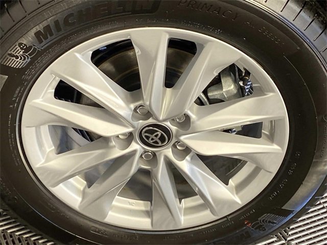 Used 2025 Toyota Corolla Cross LE image 27