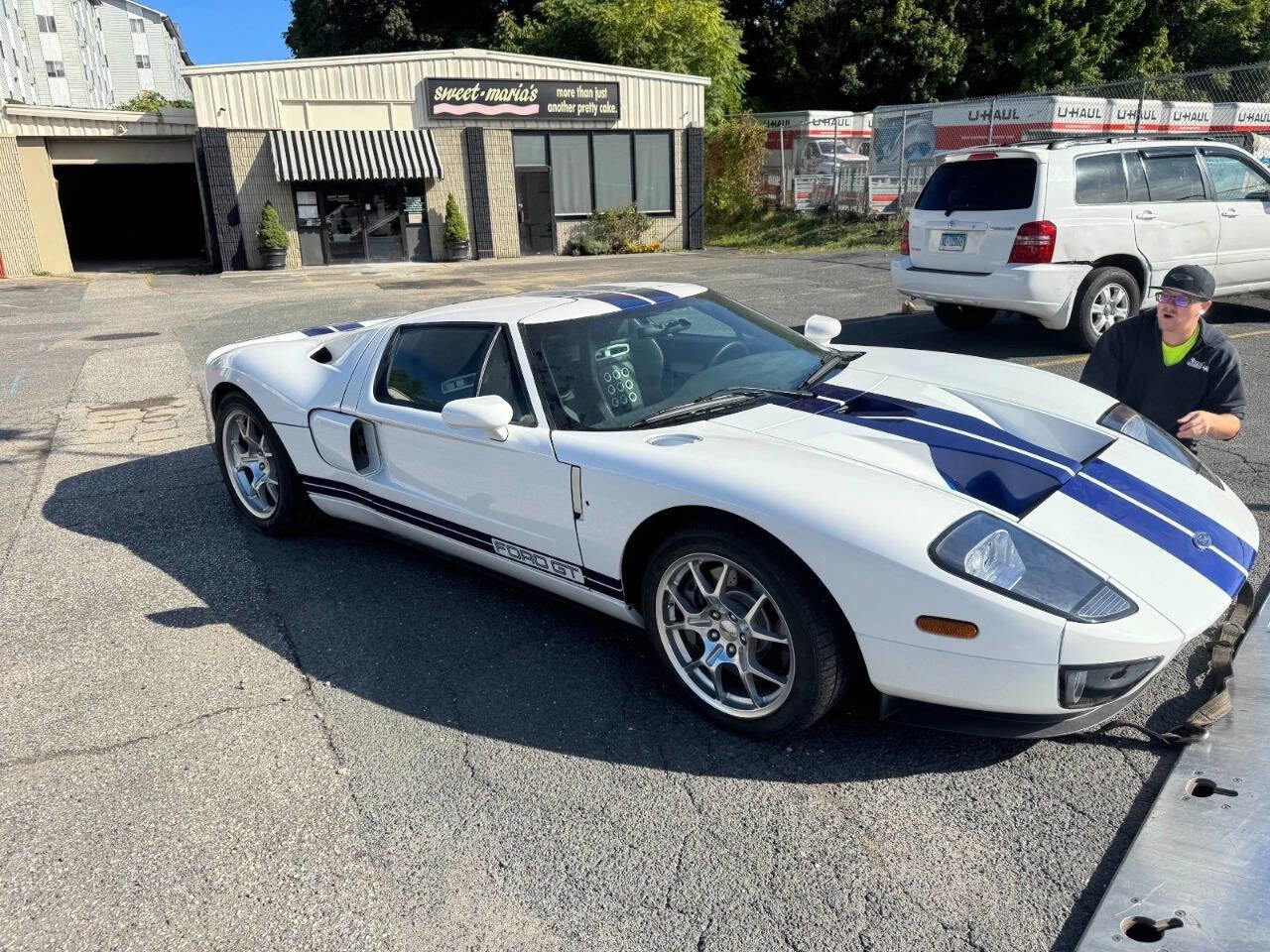 Used 2005 Ford GT RWD image 3
