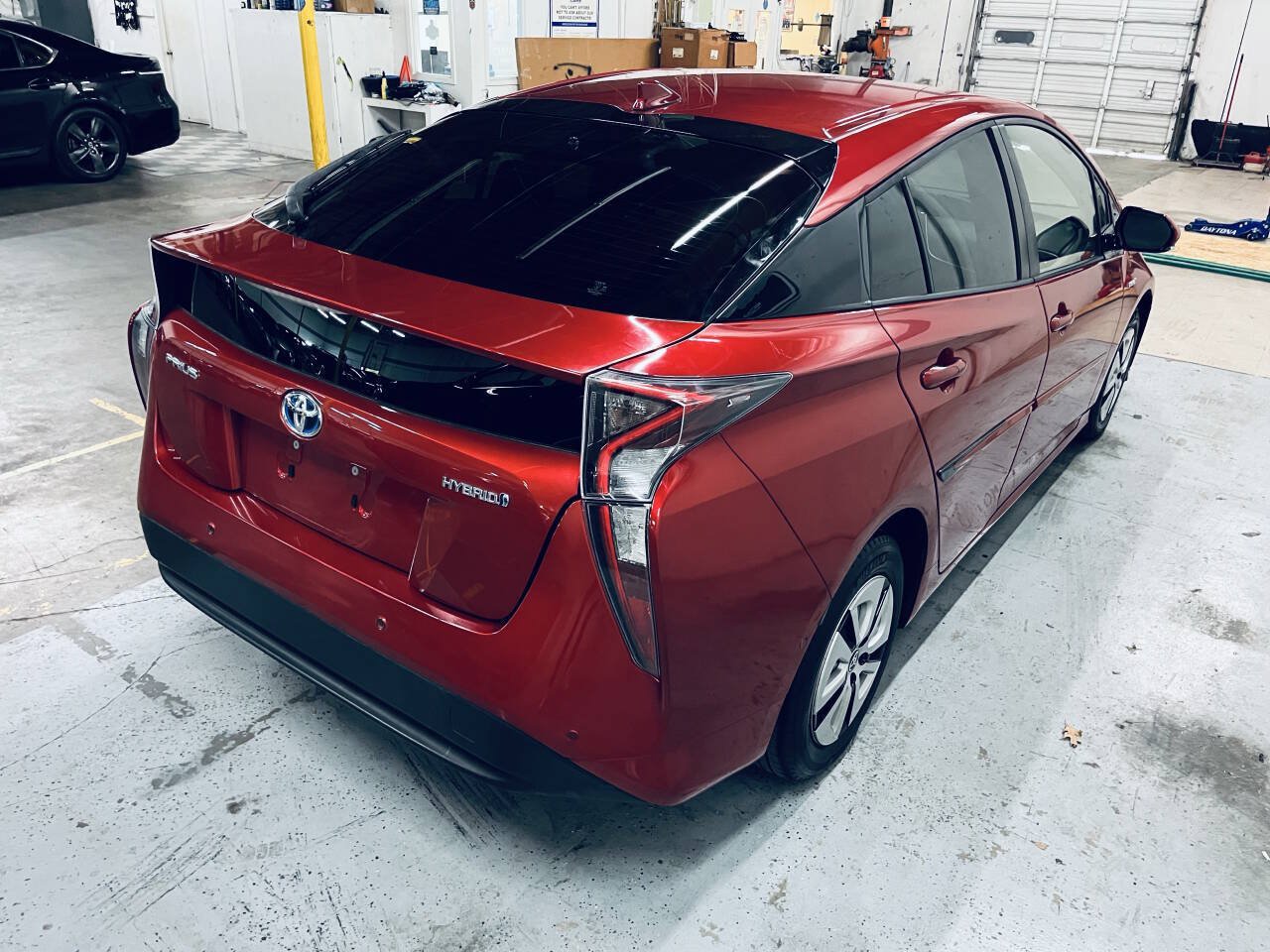 Used 2018 Toyota Prius Three FWD image 5