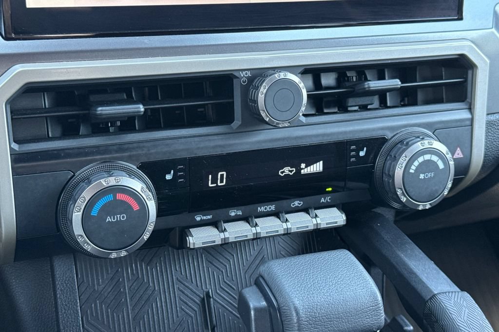Used 2025 Toyota Tacoma TRD Sport AWD/4WD image 19