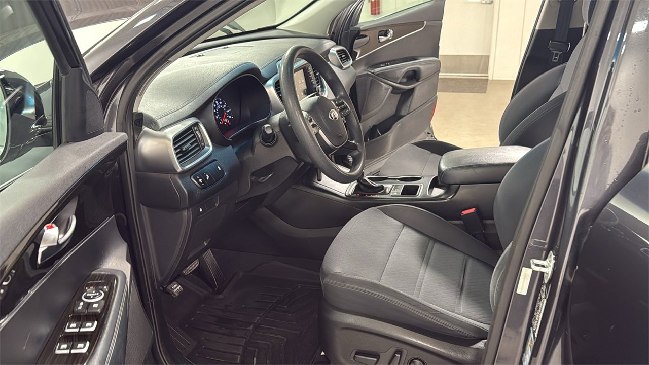 Used 2019 Kia Sorento LX image 12