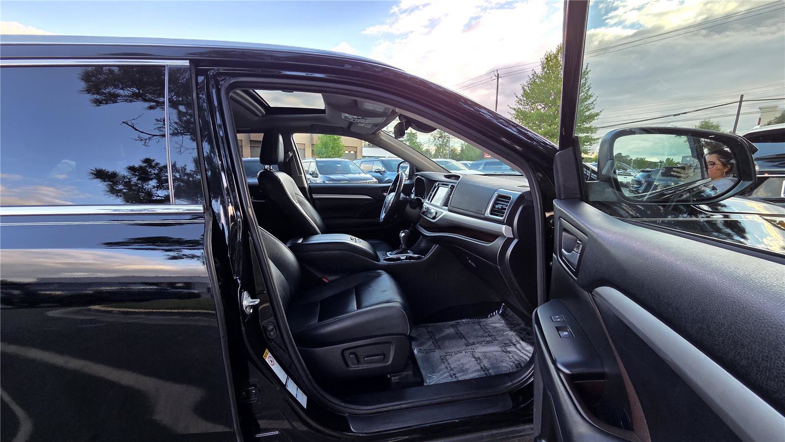 Used 2018 Toyota Highlander XLE AWD/4WD image 78