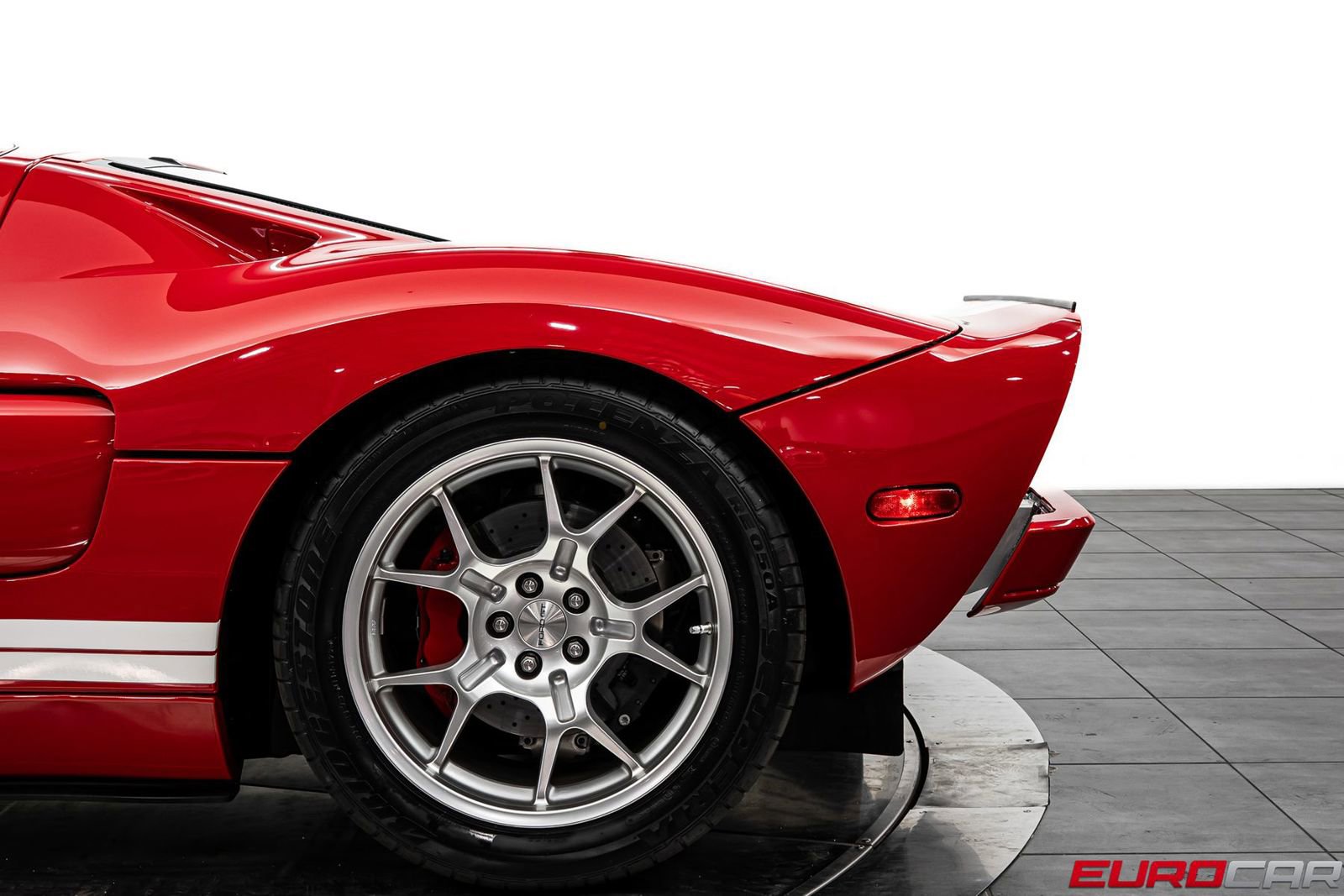 Used 2005 Ford GT RWD image 15