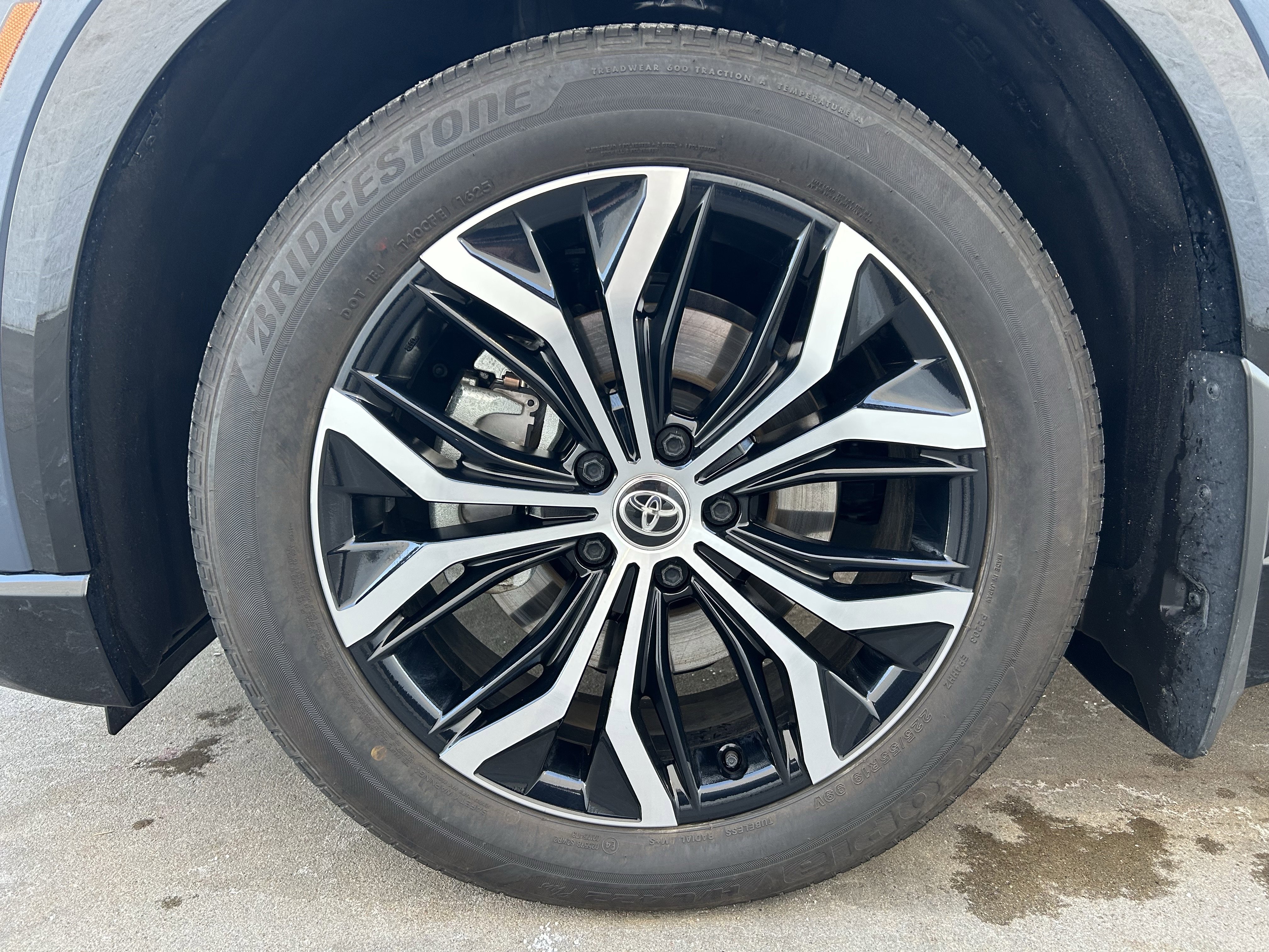 Certified 2025 Toyota Crown Signia AWD/4WD image 12