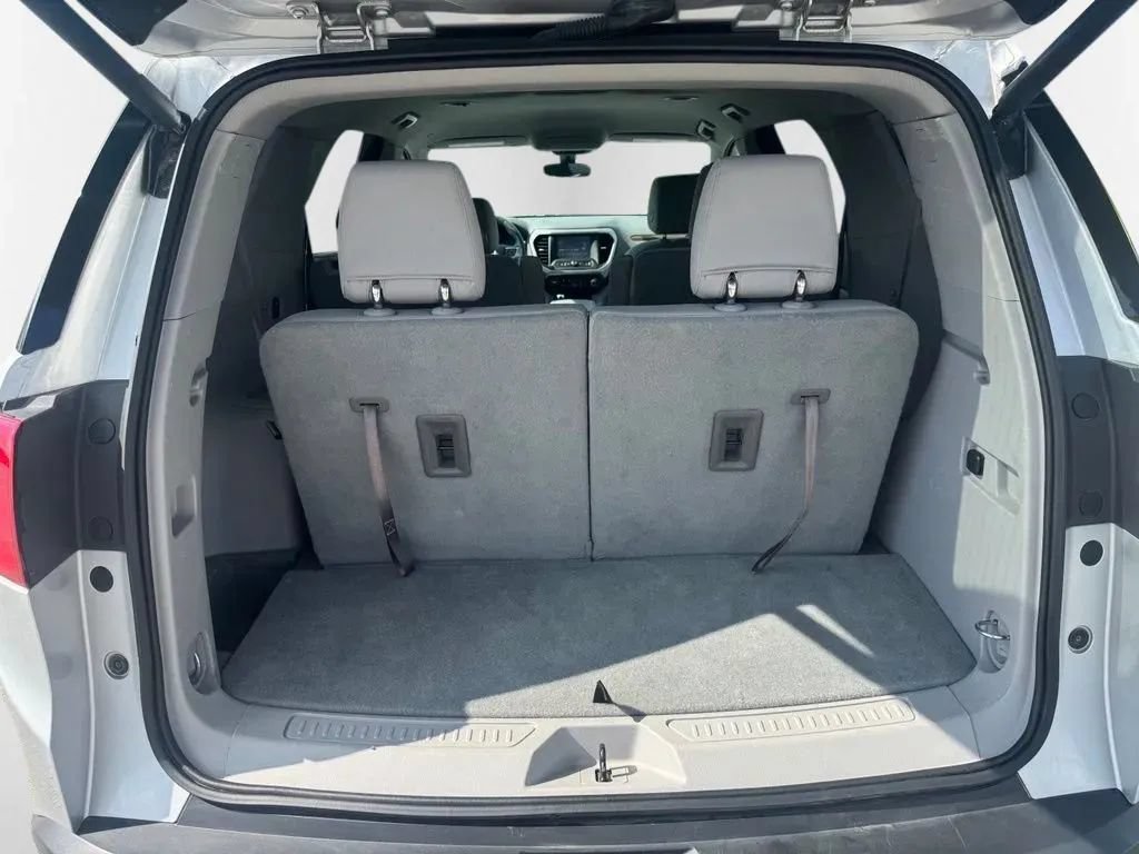 Used 2017 GMC Acadia SLE FWD image 30