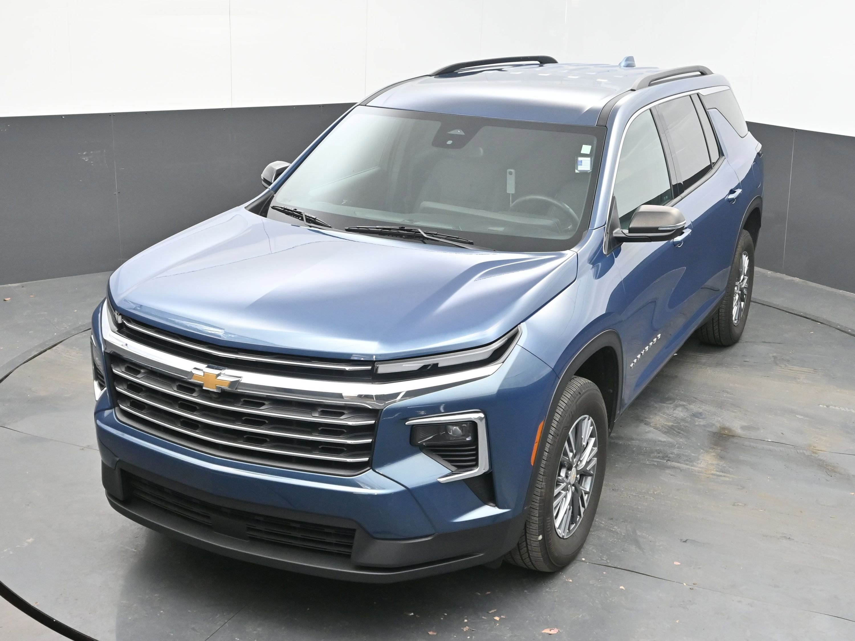 Used 2025 Chevrolet Traverse LT image 34