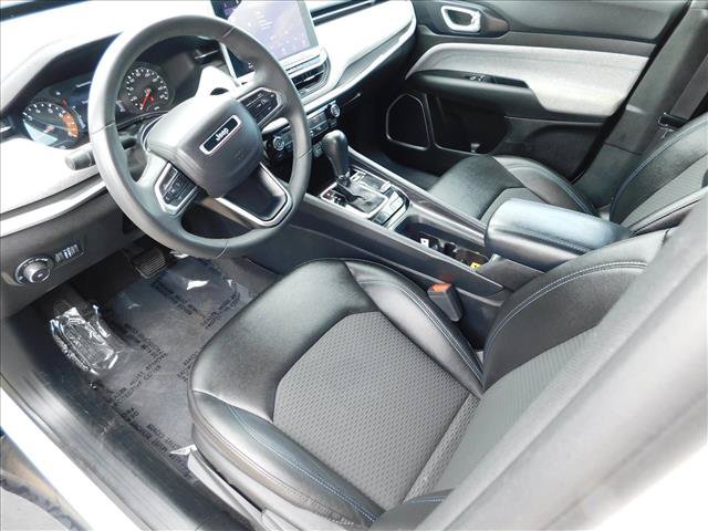 Used 2024 Jeep Compass Latitude AWD/4WD image 16