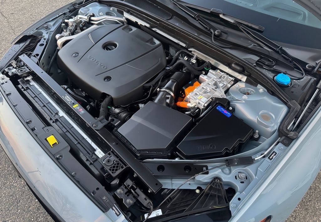Used 2024 Volvo S60 T8 Ultimate image 33