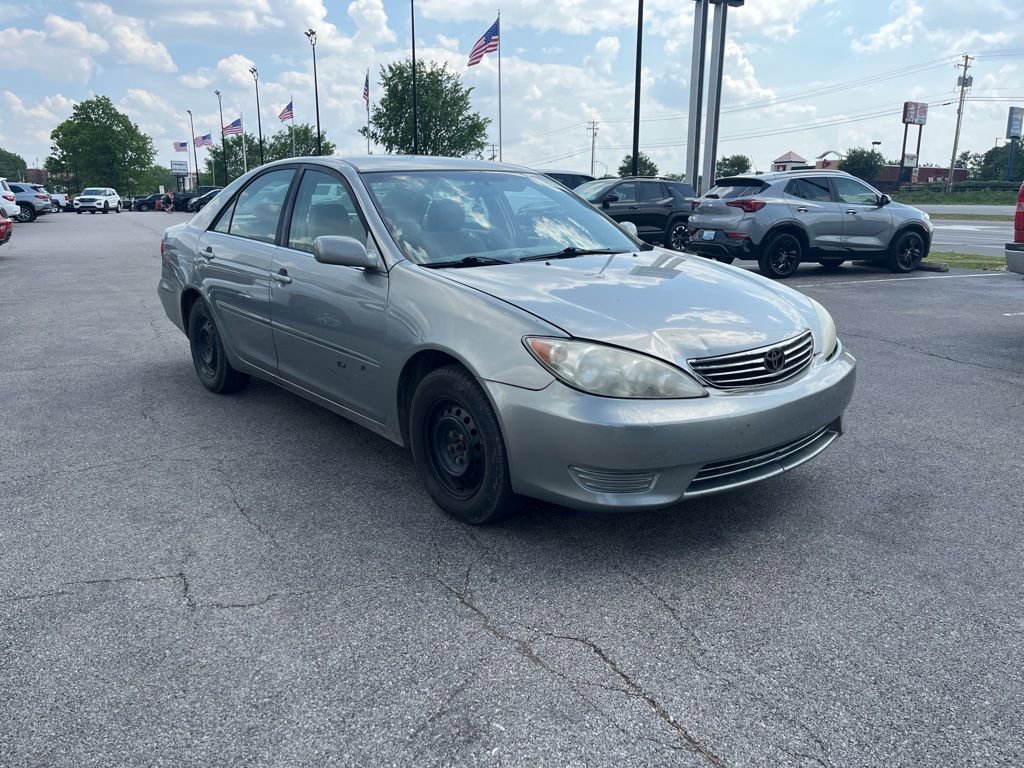 Used 2005 Toyota Camry LE FWD image 2