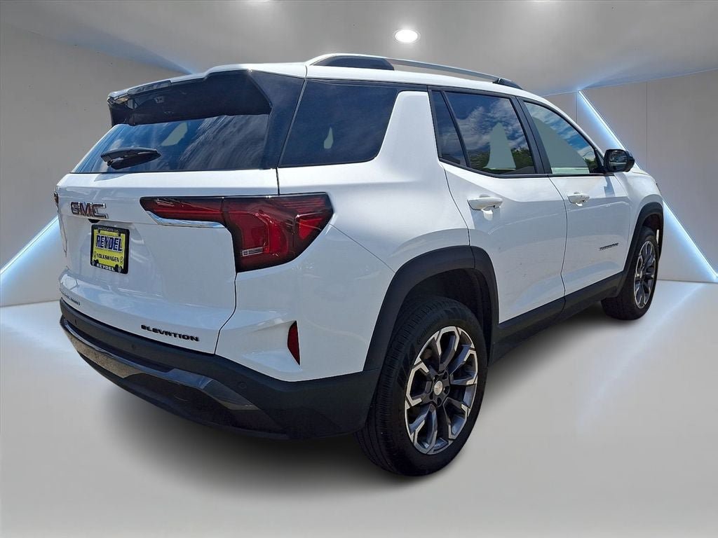 Used 2025 GMC Terrain Elevation w/ Elevation Premium Package AWD/4WD image 4