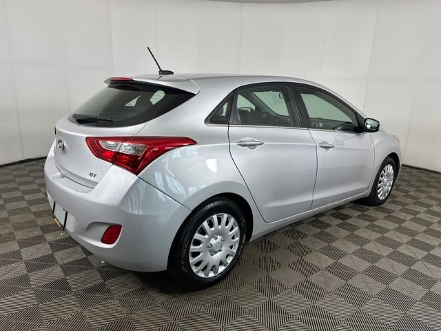 Used 2017 Hyundai Elantra GT image 3