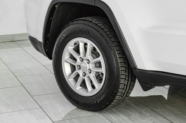 Used 2018 Jeep Grand Cherokee Laredo image 47