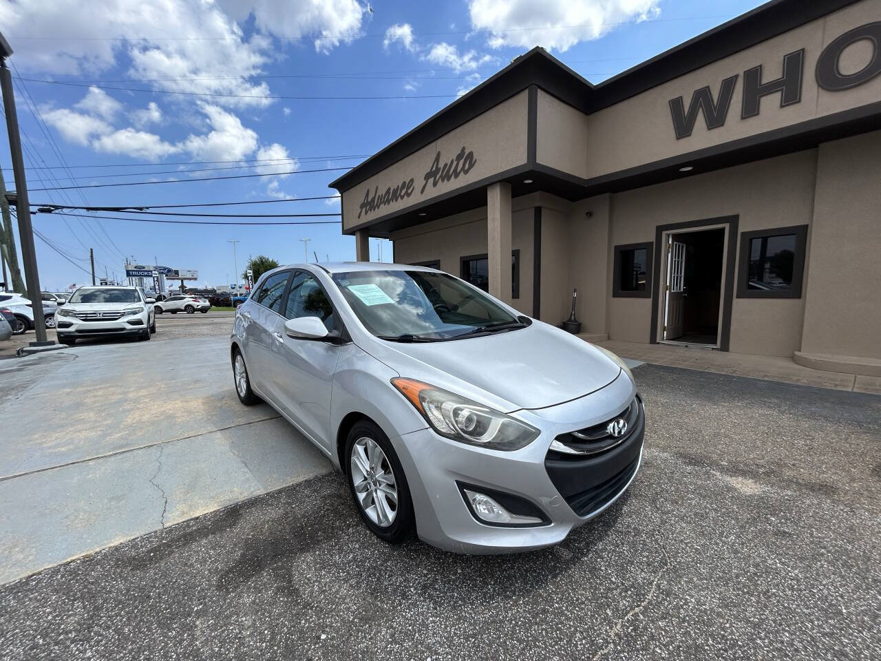 Used 2015 Hyundai Elantra GT FWD image 4