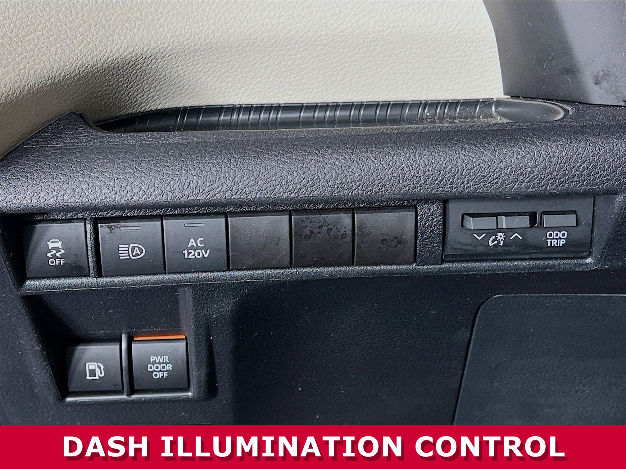 Used 2023 Toyota Sienna Limited image 14