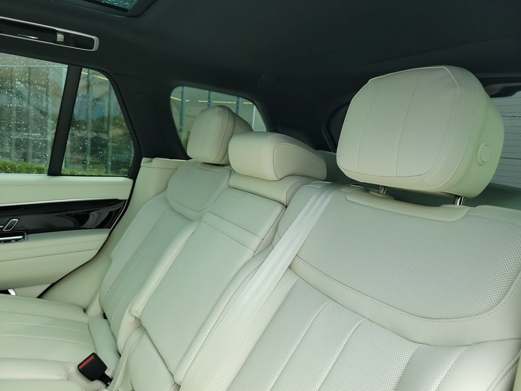 Certified 2025 Land Rover Range Rover SE AWD/4WD image 15