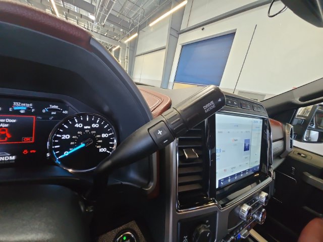 Used 2022 Ford F350 Platinum w/ Tremor Off-Road Package AWD/4WD image 18