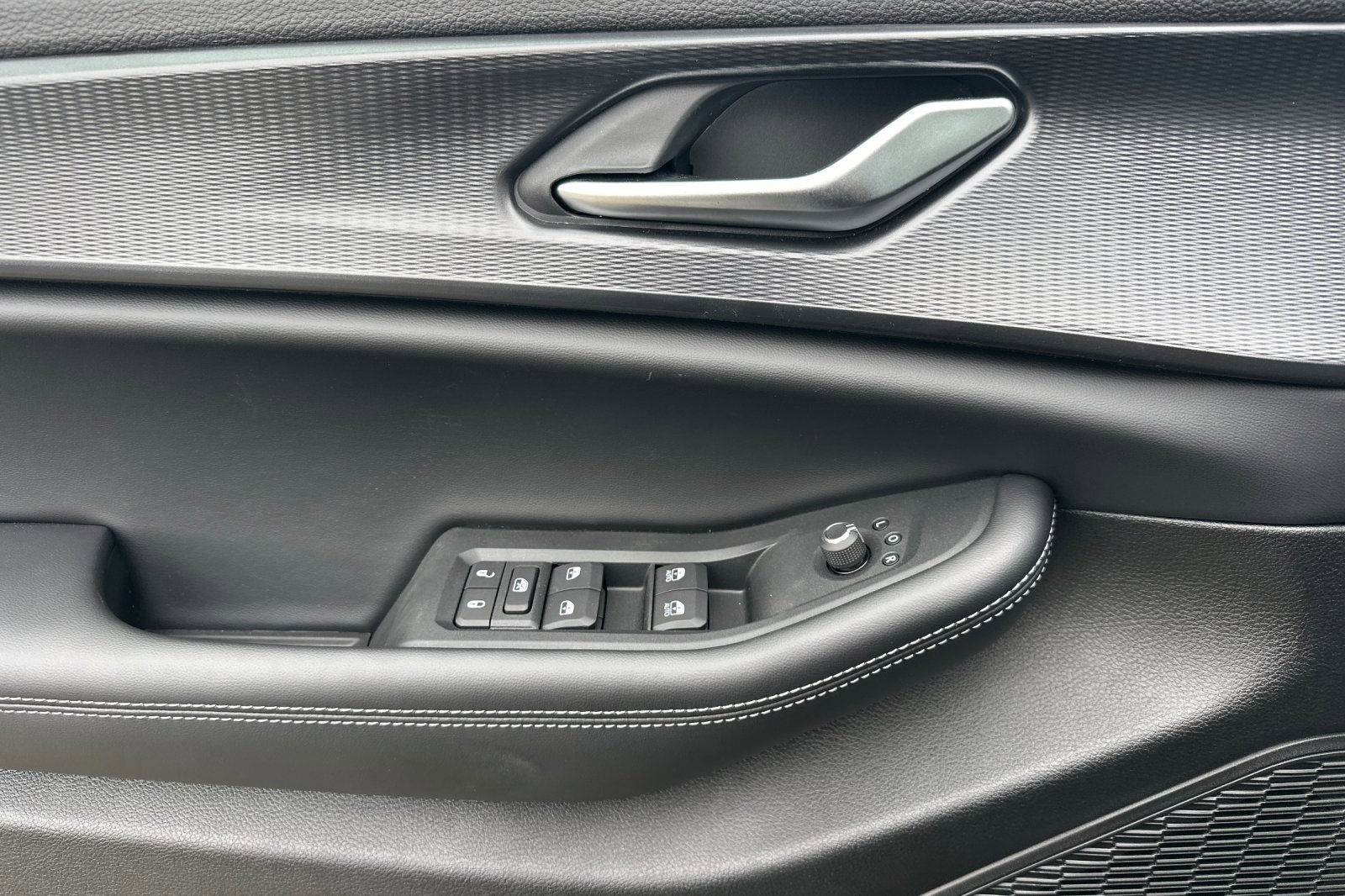 New 2025 Jeep Grand Cherokee L Altitude image 10