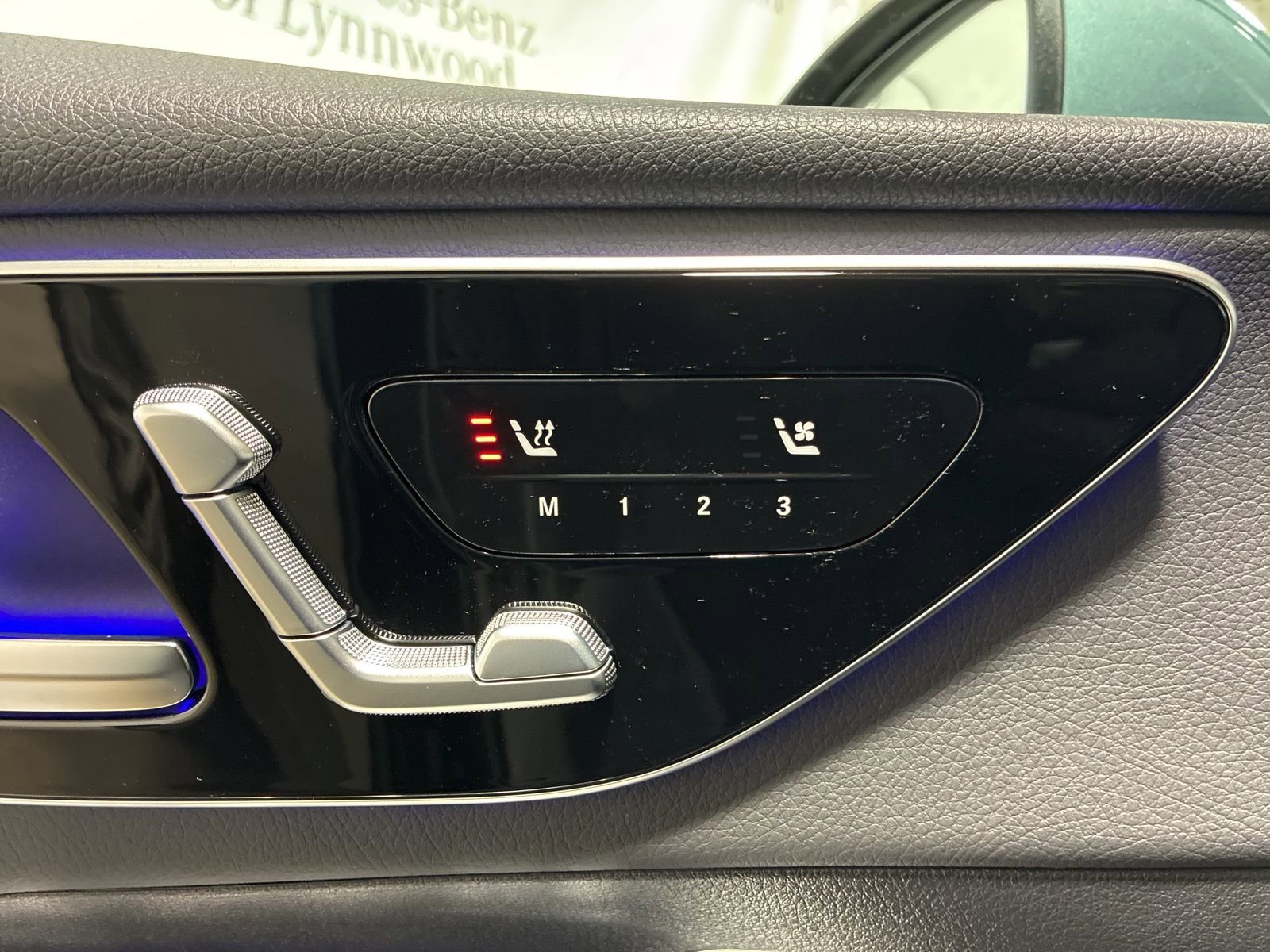 Used 2025 Mercedes-Benz GLC 300 4MATIC image 8