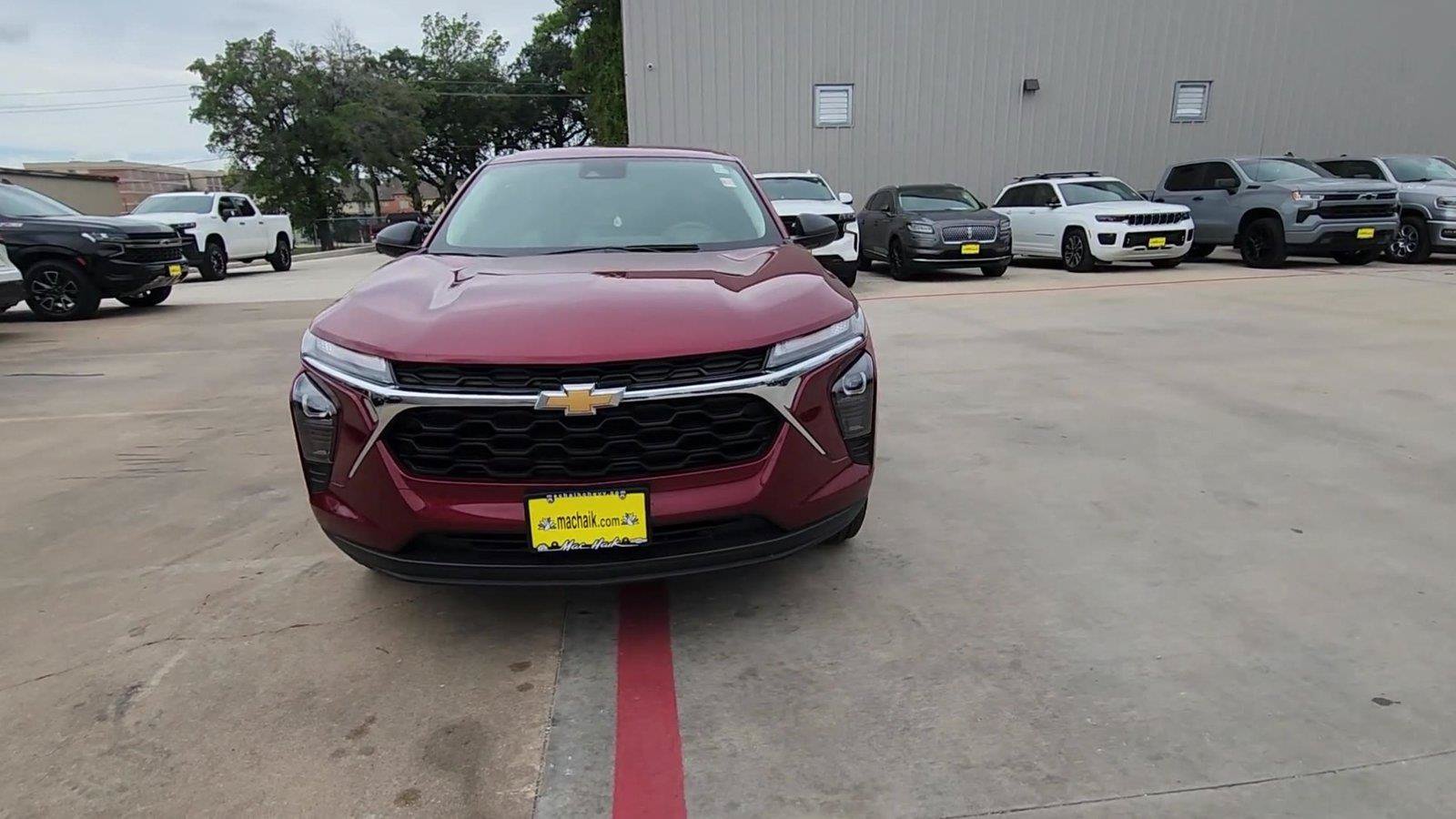Certified 2025 Chevrolet Trax LS FWD image 3
