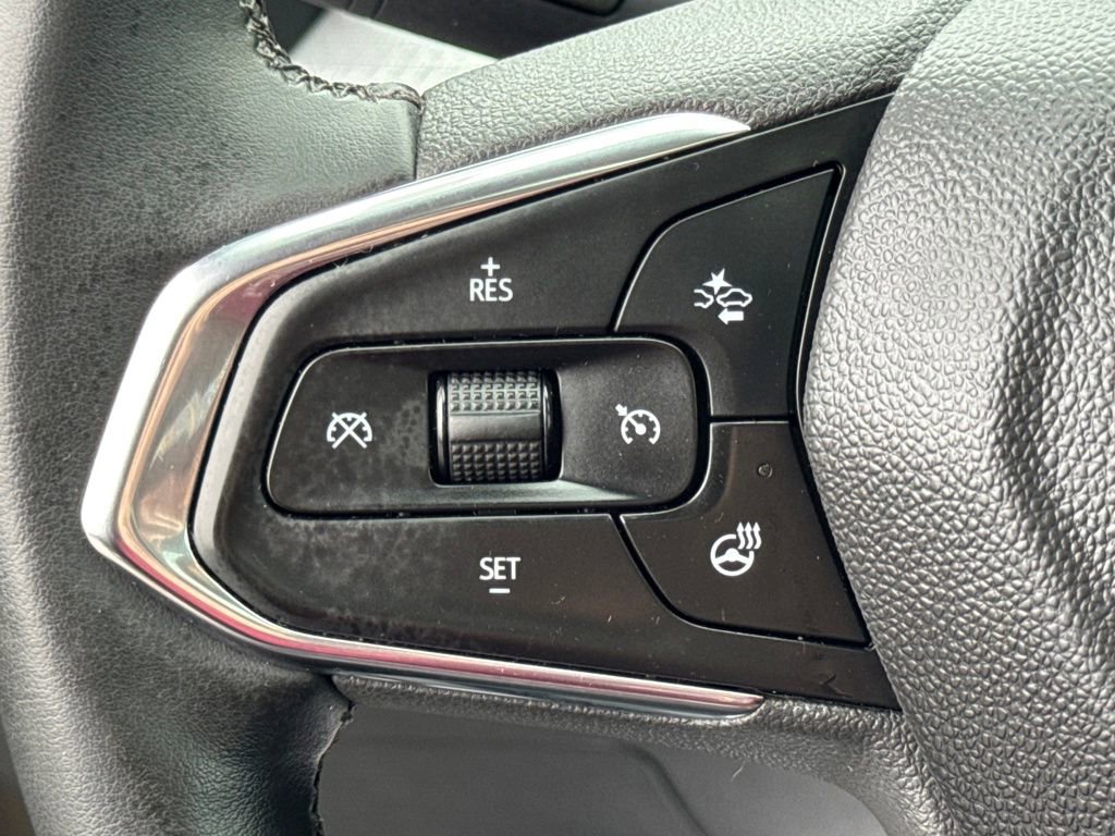 Used 2024 Chevrolet Trax LT w/ Sunroof Package FWD image 34