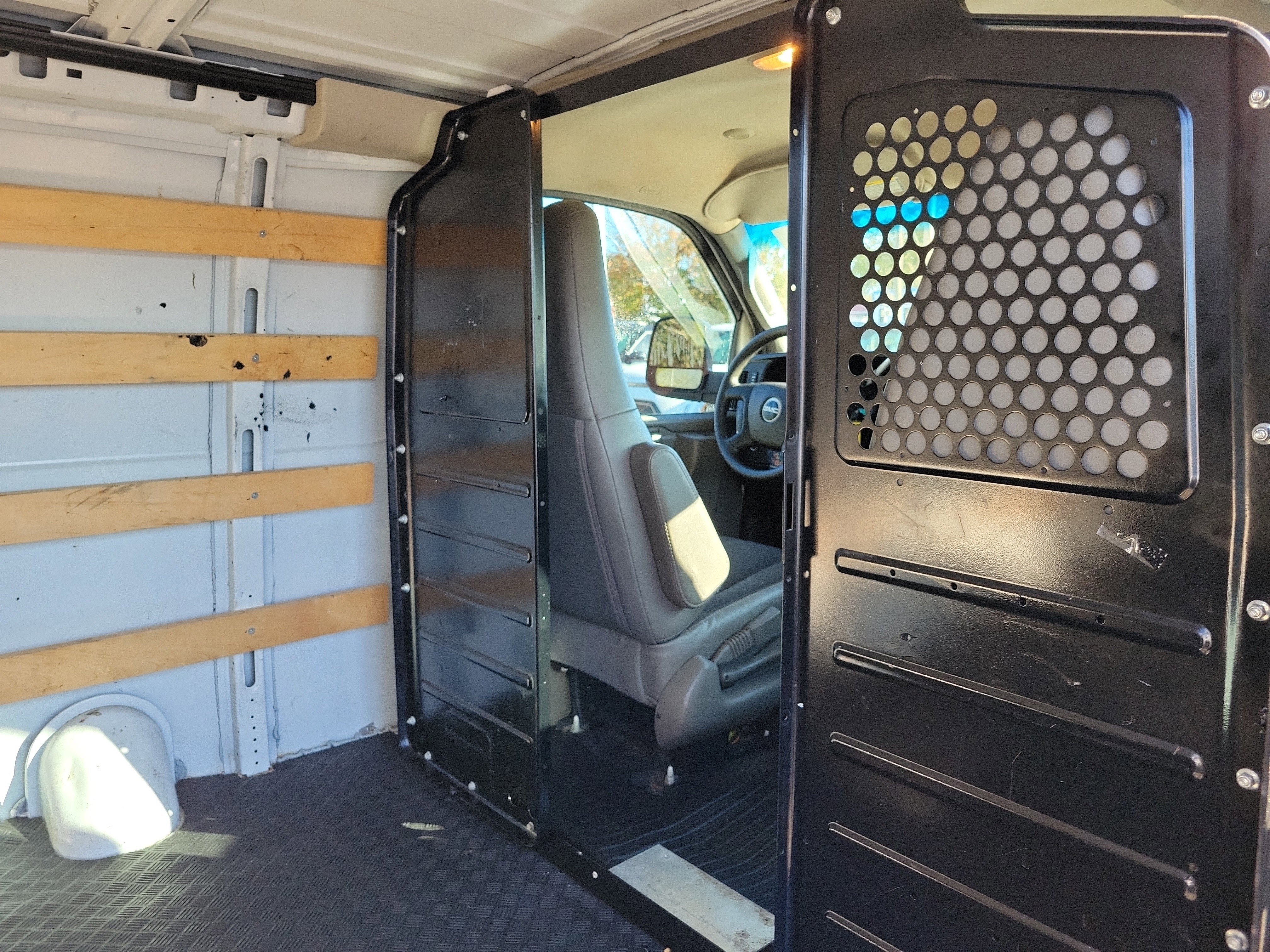 Used 2020 GMC Savana 2500 w/ Driver Convenience Package image 12